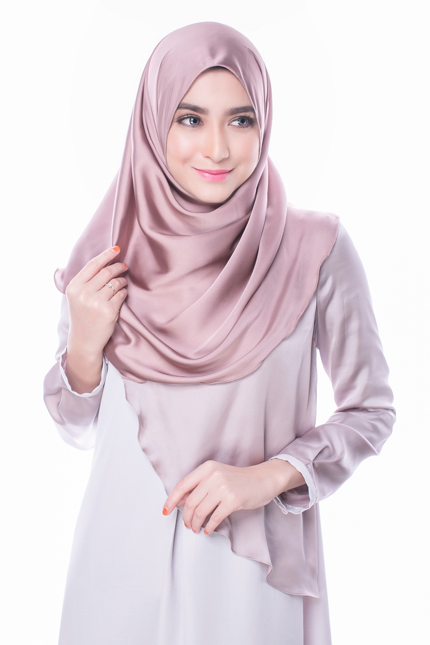 Tutorial Hijab Syar\u002639;i Kerudung Segi Empat  Tutorial Hijab